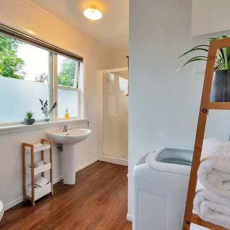 Sunny & Cozy Home Near Western Springs Auckland Exterior photo