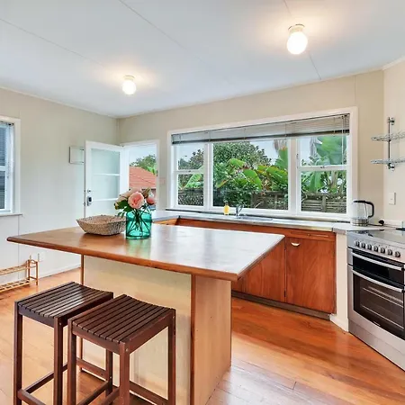 Sunny & Cozy Home Near Western Springs Auckland Exterior photo