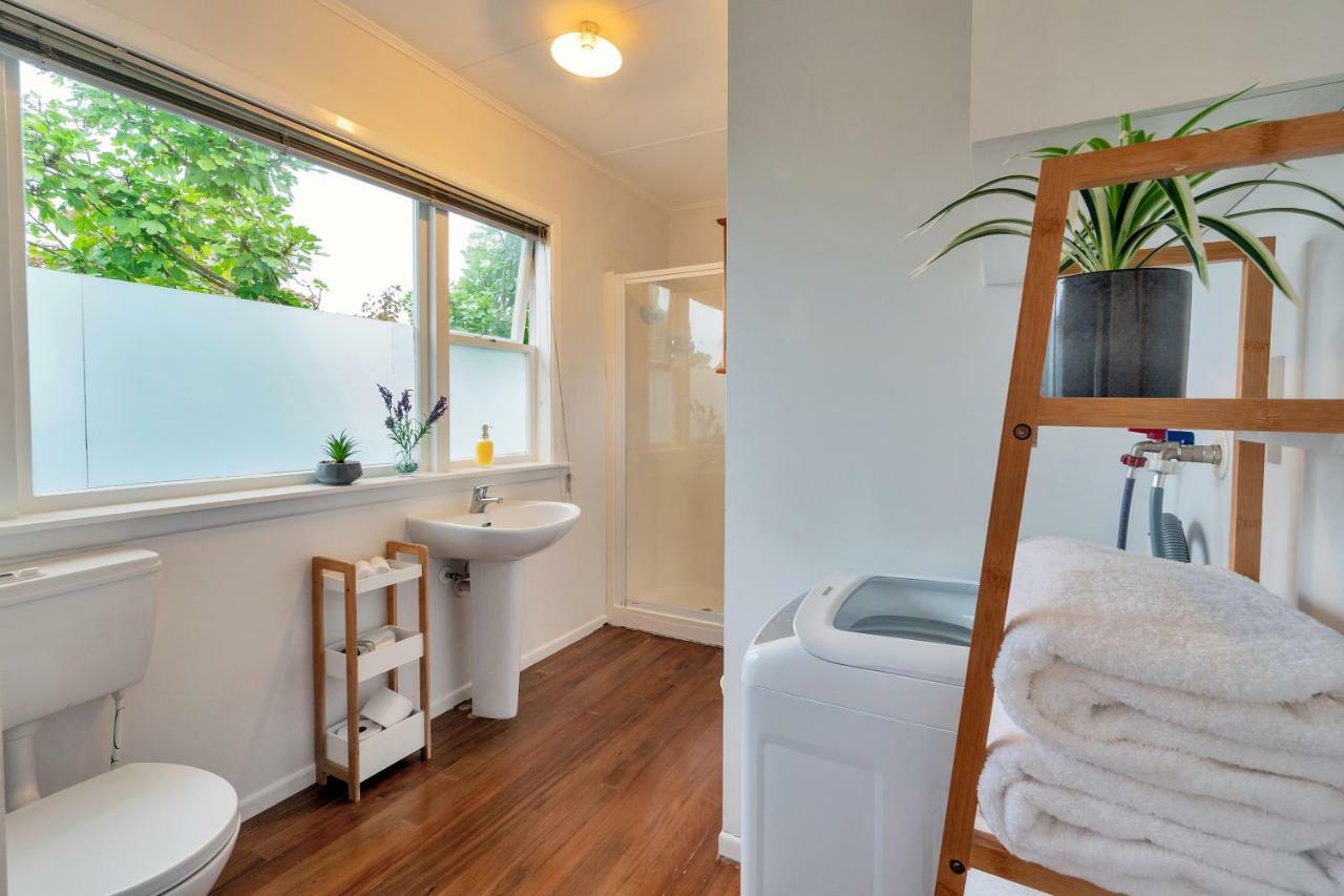 Sunny & Cozy Near Western Springs * Auckland